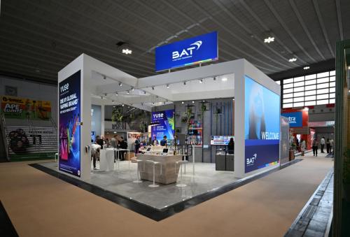 Messestand für BAT mit schwebenden und integrierten Leuchtrahmen