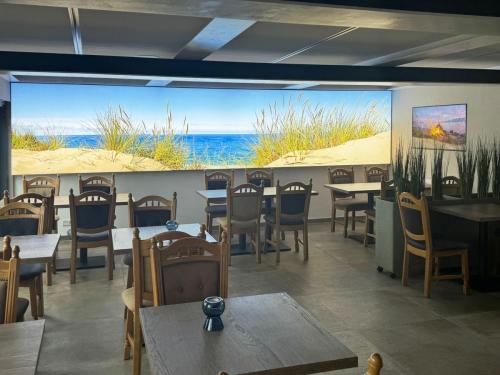 Wandbild beleuchtet mit Akustivlies